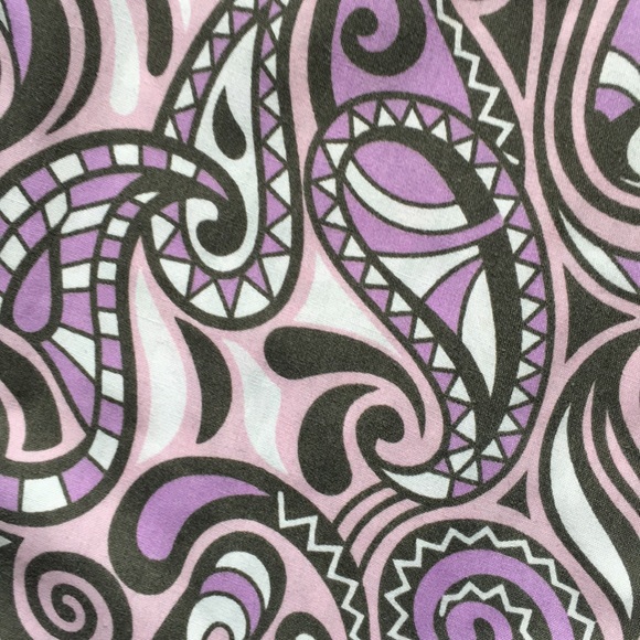 Like New Scrub Top - Picture 2 of 4